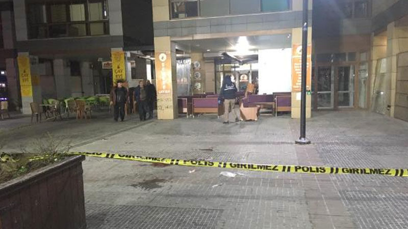 Bursa’da kafede silahlı saldırı: Yaralılar var Bursa'da bir kafede silahlı saldırı sonucu biri ağır 2 kişi