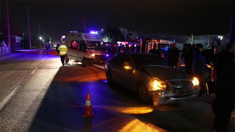 Bursa’da yolcu minibüsü yan yattı: 23 kişi ölümden döndü Bursa’da bir otomobille çarpışan yolcu minibüsü yan yattı. Kazada 23