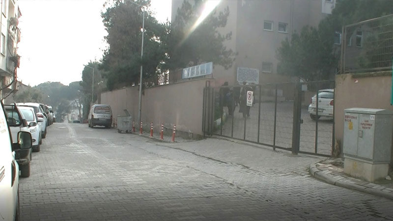 Okul çıkışındaki kaza yürekleri ağza getirdi Bursa’nın Mustafakemalpaşa ilçesinde yola âniden çıkan öğrenciye dolmuş çarptı. Öğrenci