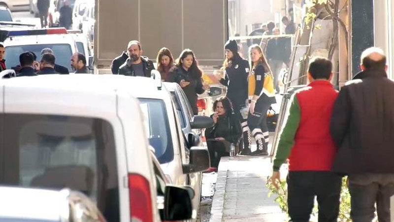 Bursa'da, aralarında alacak-verecek meselesi olan kadını yol ortasında başına silah