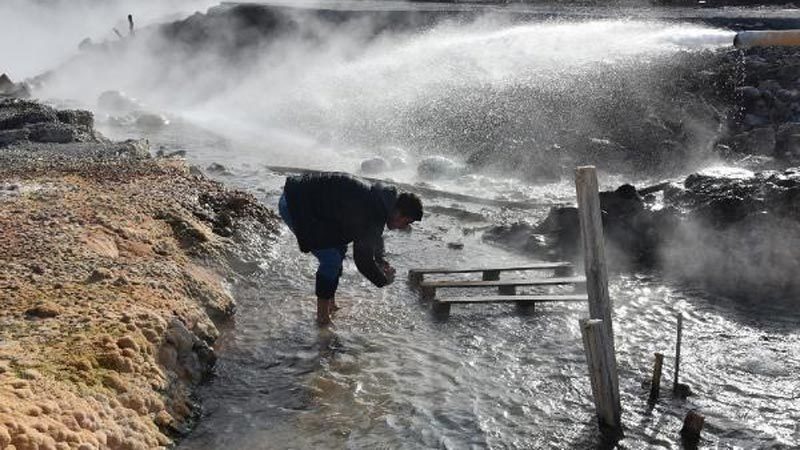 Egzama, cilt hastalıkları ve bir çok hastalığın şifası! Ziyaretçi akınına uğruyor Bursa'nın İnegöl ilçesinde, maden suyu kazısında bulunan kaynak suyu halkın