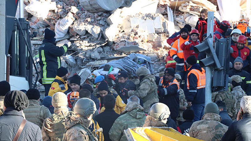 8 dakika arayla çıkarılan Miraç hayatını kaybetti, annesi tedaviye alındı