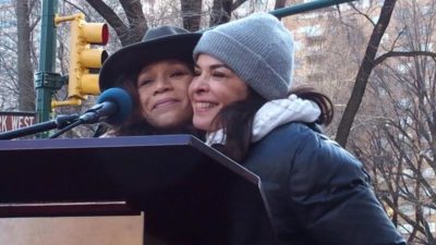 Ünlü isim gözyaşları içinde açıkladı! ‘Bana da tecavüz etti’