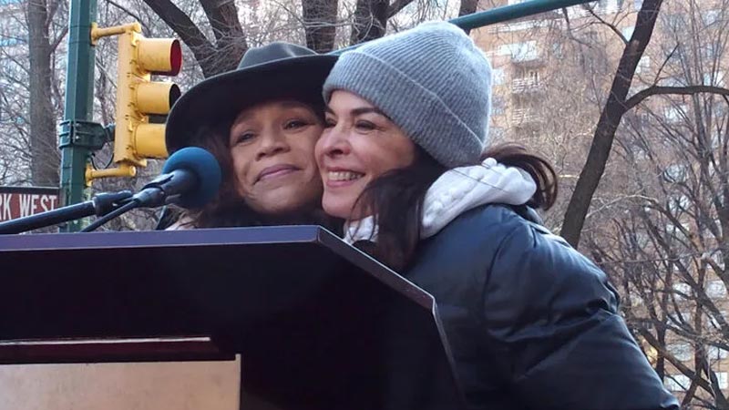 Ünlü isim gözyaşları içinde açıkladı! ‘Bana da tecavüz etti’