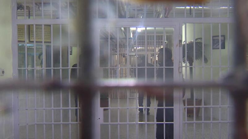 ‘Hafta sonu cezaevinde, hafta içi iş’