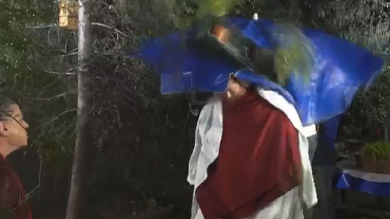 Sette korkutan kaza! Ünlü oyuncunun başına saksı düştü