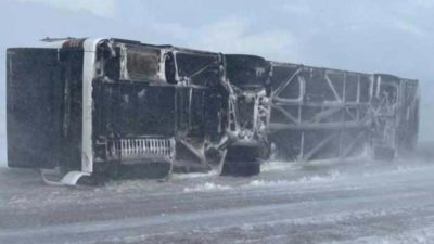 Yolcu otobüsü devrildi, çok sayıda yaralı var