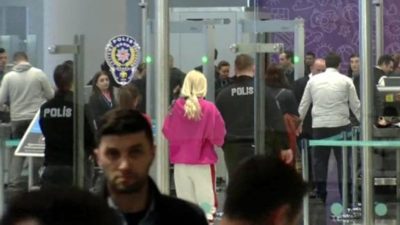 Aleyna Tilki havalimanında olay çıkardı! İşte o anlar….