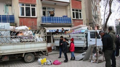 88 yapı için acil yıkım kararı, depremden kaçış