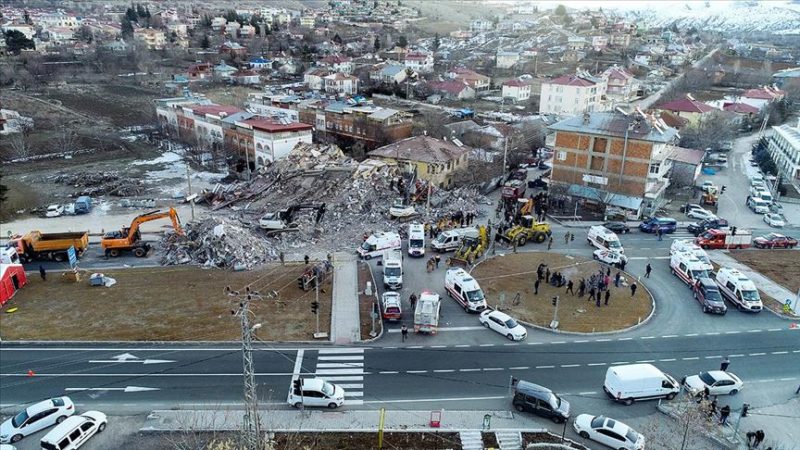 Bursa Büyükşehir Belediye Başkanı Alinur Aktaş, Elazığ'da meydana gelen 6,8