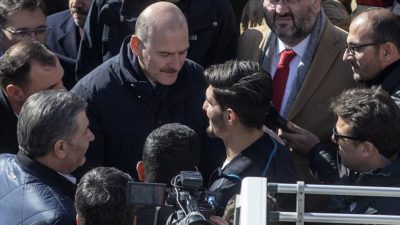 Enkazdan iki kişiyi çıkaran Suriyeli Mahmud’a Bakanlardan teşekkür