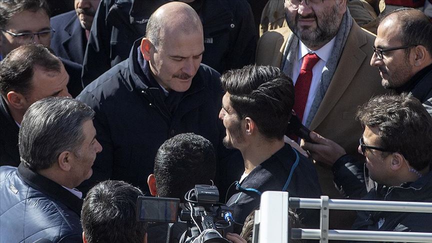 Enkazdan iki kişiyi çıkaran Suriyeli Mahmud’a Bakanlardan teşekkür