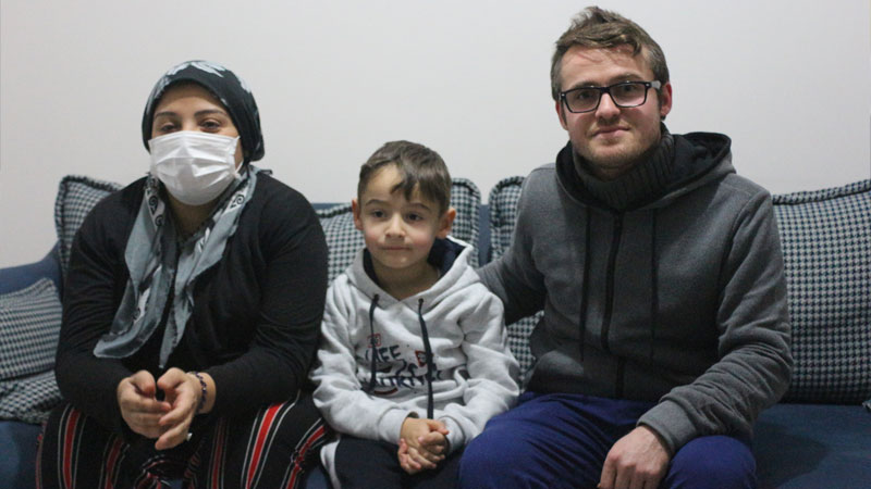 Annesini ve ağabeyini kaybettiği kanseri yenmek için mücadele ediyor