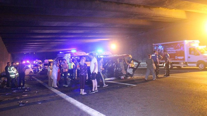 İstanbul Beşiktaş'ta TEM otoyolunda araçlara makas atarak ilerlediği sırada, 4
