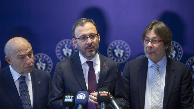 Hatalarla yüzleşeceğiz Spor Kulüpleri ve Federasyonları Çalıştayı'nın ikinci gün oturumunda konuşan Bakan