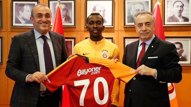 Galatasaray’da Onyekuru imzayı attı Galatasaray, Nijeryalı oyuncu Henry Onyekuru ile sezon sonuna kadar sözleşme