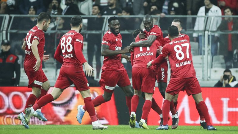 Lider Sivasspor ikinci yarıya kayıpsız başladı Süper Lig'in 18. haftasında lider Demir Grup Sivasspor, deplasmanda Beşiktaş'ı