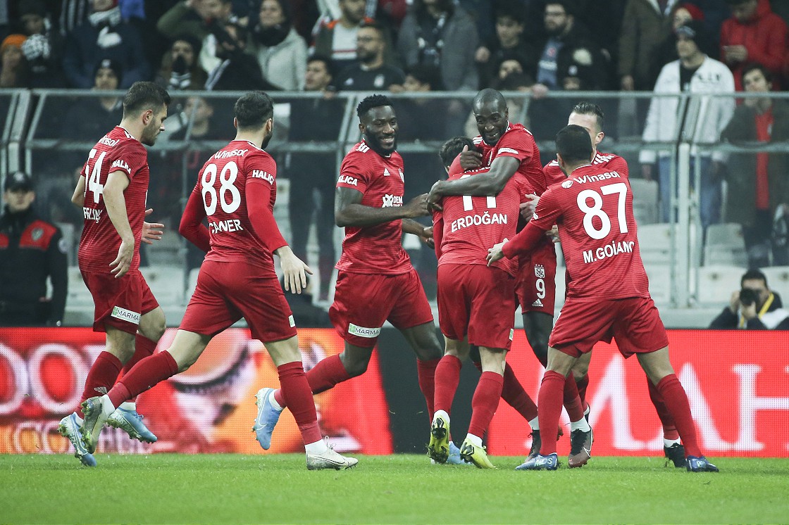Lider Sivasspor ikinci yarıya kayıpsız başladı