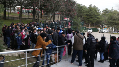 Zirve yolunda metrelerce kuyruk…