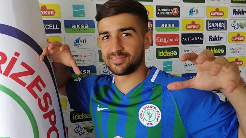 Yusuf Acer Erzurum’da TFF 1. Lig'de mücadele eden Büyükşehir Belediye Erzurumspor'da defans hattında