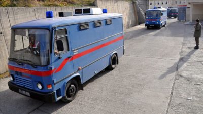 Depremde zarar gören cezaevinde nakil başladı