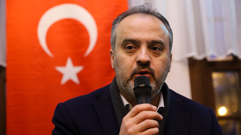 Kükürtlü’de kurulan Bereket Sofrası’nda vatandaşlarla bir araya gelen Büyükşehir Belediye