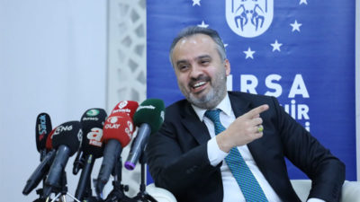 Bu kez başkan sordu, gazeteciler cevapladı