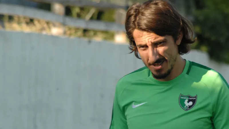 Mehmet Akyüz’ü Adana Demir kapıyor Süper Lig ekiplerinden Denizlispor'da kadro dışı bırakılan golcü oyuncu Mehmet