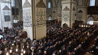 65 yaş üstü ve 20 yaş altına cuma namazı izni…