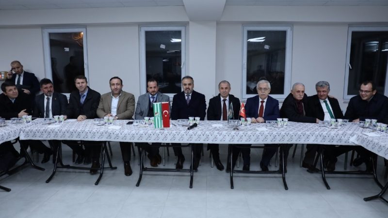 Amatör kulüpler Büyükşehir ile güç kazanıyor Büyükşehir Belediye Başkanı Alinur Aktaş, inşaatı Büyükşehir Belediyesi tarafından tamamlanan