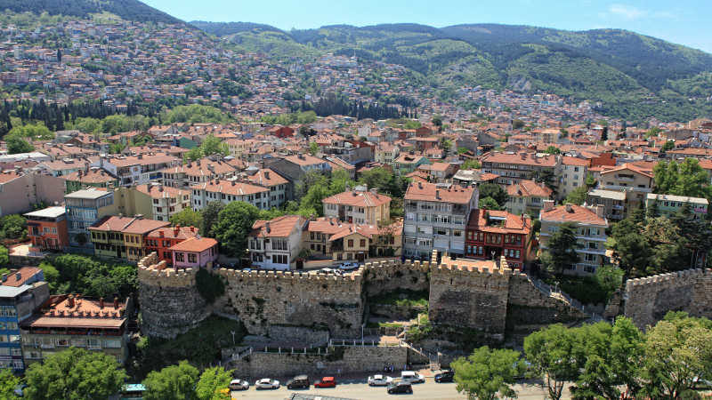 Bursa'nın geleceğine katkı sağlayan projelerle dikkati çeken Osmangazi Belediye Başkanı