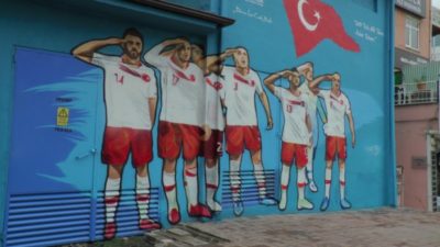 Asker selamı ölümsüzleşti… Artık trafolarda…