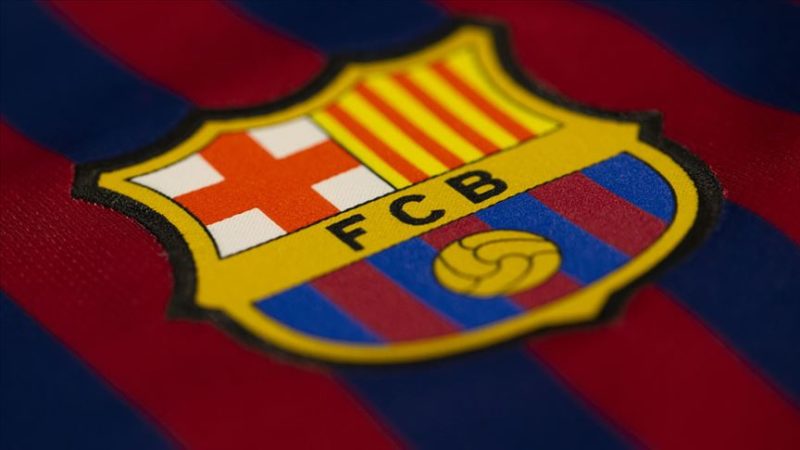 Barcelona Kulübü, İspanyol teknik direktör Ernesto Valverde'yi görevden aldı.
