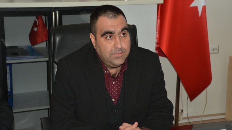 Başkan açıkladı; Yasak kalkarsa 3 oyuncu… Akhisarspor Başkanı Fatih Karabulut, düzenlediği basın toplantısında transfer yasağının kalkması