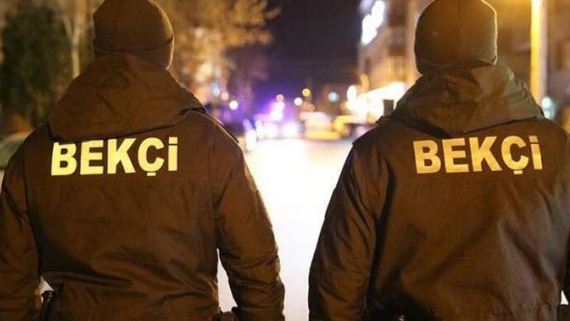 Mevzuata aykırı arama yaptılar… İki bekçi açığa alındı… İstanbul Beyoğlu'nda "dur" ihtarını dinlemeyip kaçan yabancı uyruklu şahsa, üzerinde
