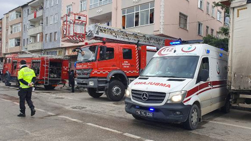 Bursa'nın Gemlik ilçesinde, bir apartmanın kömür deposunda çıkan yangın nedeniyle