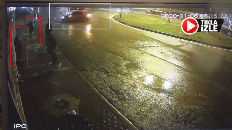 Kavşaktaki dehşet anı kamerada! Ölümden döndüler…