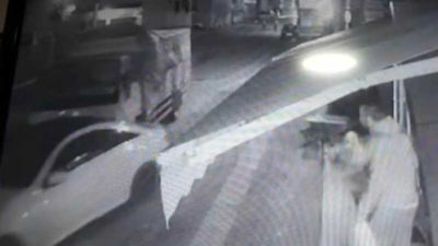 Kamyonetin freni boşaldı! O anlar kamerada…