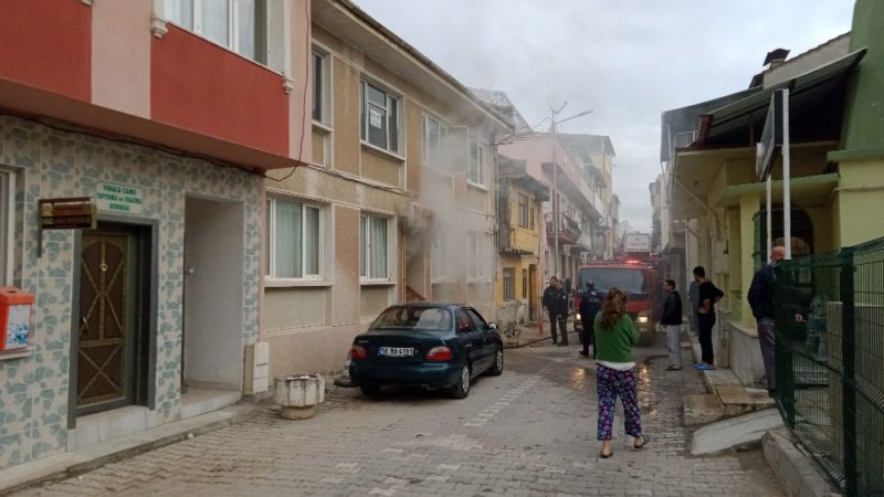 Bursa’da bodrum katta yangın Bursa’nın Mustafakemalpaşa ilçesinde bir evin bodrum katında yangın çıktı. Yangın