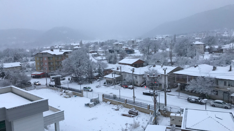 Bursa’nın dağ ilçesi beyaza büründü