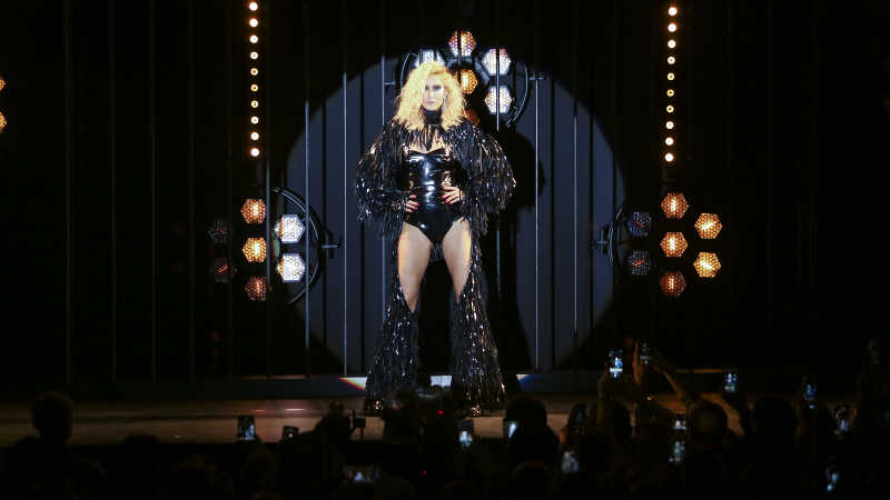 Podyumda Akkaya şov Podyumda Akkaya şov