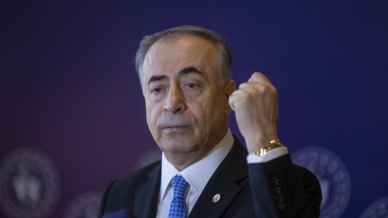 Mustafa Cengiz sert çıktı; Edebimi bilirim, edepsizce davranamam Galatasaray Kulübü Başkanı Mustafa Cengiz, Fenerbahçe Kulübü Başkanı Ali Koç'un
