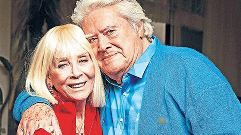 Cüneyt Arkın: Deli gibi sevmeyin, güzel sevin!