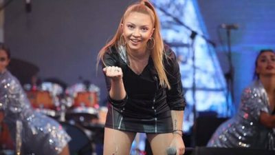 Ece Seçkin’den küvet pozu!