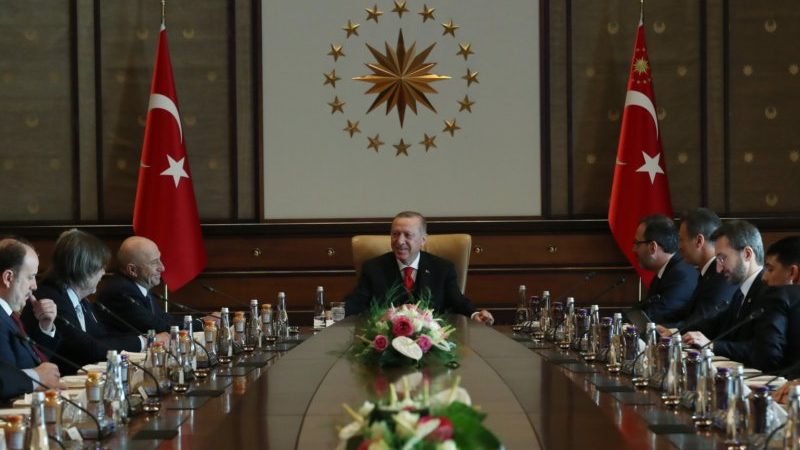 Kulüp başkanları Cumhurbaşkanı Erdoğan’a gitti Türkiye Cumhurbaşkanı Recep Tayyip Erdoğan, Cumhurbaşkanlığı Külliyesi'nde Kulüpler Birliği Başkanı