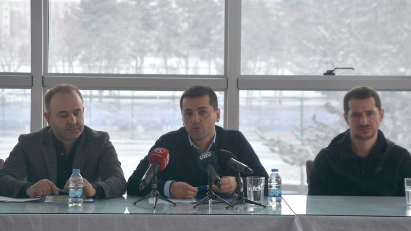 Erzurumspor’un inancı sağlam Başkan Hüseyin Üneş, ligin ilk yarısını ikinci sırada tamamladıklarını hatırlatarak,