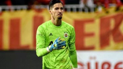 Fenerbahçe’nin yıldızı, ünlü şarkıcıya abayı yaktı!