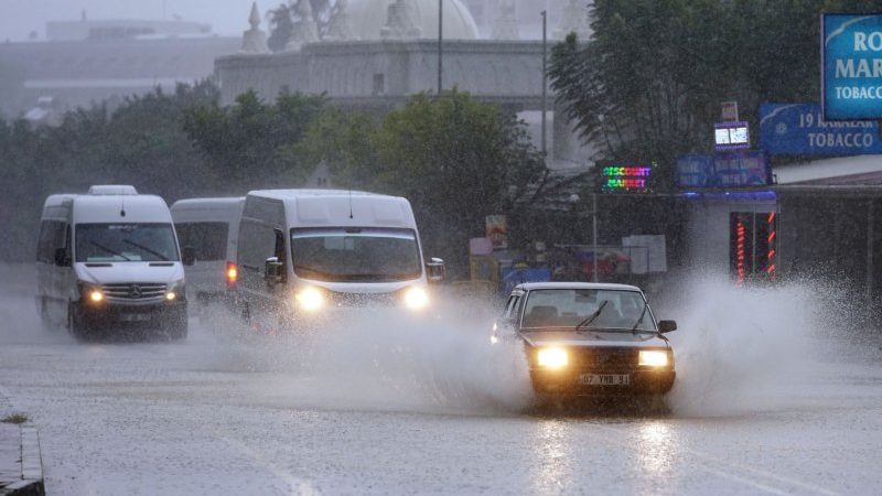 12 şehrin dikkatine! Meteoroloji uyardı… Meteoroloji Genel Müdürlüğü'nden yapılan uyarıya göre; Erzincan, Tunceli, Erzurum, Bingöl,