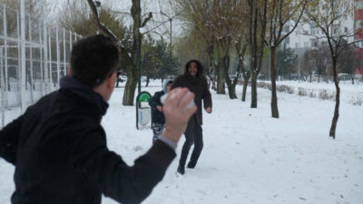 Gala öncesi kartopu savaşı