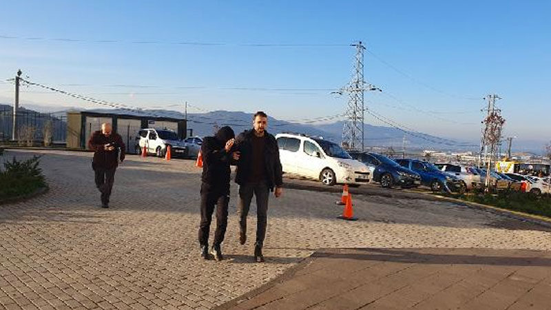 Bursa'da, Uludağ Üniversitesi Gemlik Asım Kocabıyık Yerleşkesi'ndeki kız yurduna gelerek,